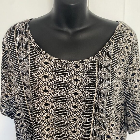 Dex Plus Size‎ Women's Patterned Scoop Neck Stretchy Tee Shirt Size 1X - Picture 3 of 7